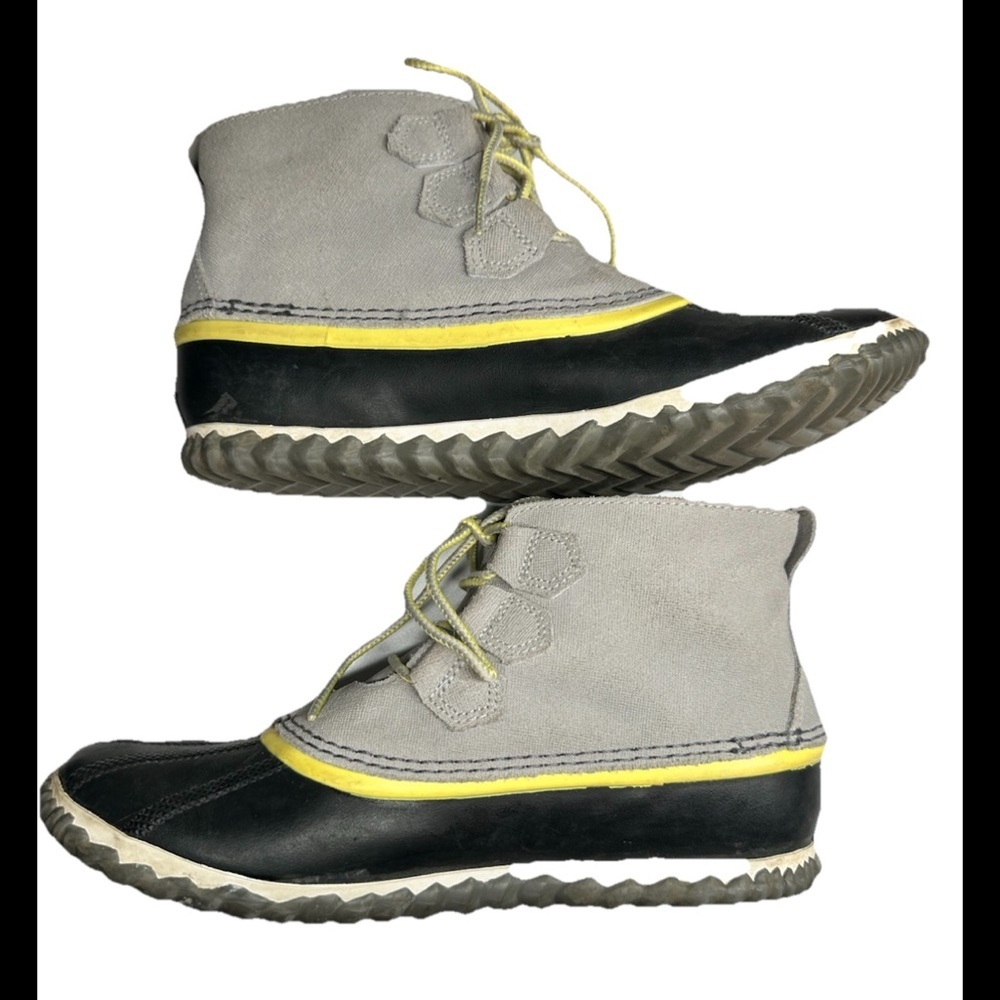 SOREL Womens In and Out Gray Black Suede Rubber Ankle Boots Sz 10 Runs small